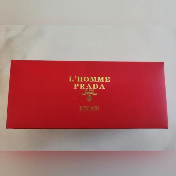 L'Homme GWP Mini Tote In Gorgeous Red! - Picture 3 of 4